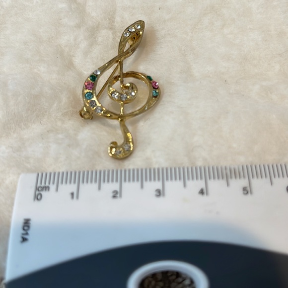 Sparkle Treble Clef pin. - Picture 7 of 7